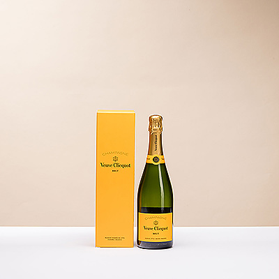 Veuve Clicquot Yellow Label Brut is een waar icoon dat onmisbaar is in de collectie van elke Champagne liefhebber. Gewoon het perfecte cadeau voor elk moment in het leven.