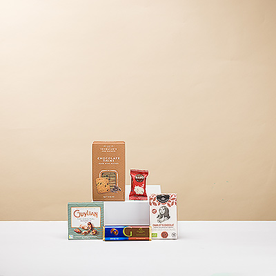 Iedereen houdt van onze super populaire Chocoholic geschenkdozen! Verras je vrienden, familie, werknemers en collega's met dit heerlijke assortiment Belgische pralines, gastronomische koekjes en zachte marshmallow.