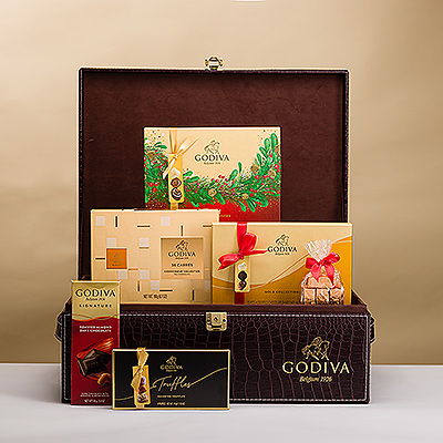 Parfait pour les occasions les plus importantes de la vie : un magnifique coffret-cadeau Godiva en croco contenant une succulente collection de luxueux chocolats Godiva. Cet impressionnant cadeau VIP est la manière la plus savoureuse de célébrer Noël, le Nouvel An et les grands succès commerciaux.