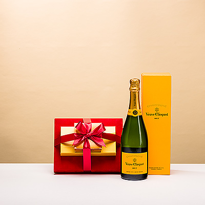 Impressionnez avec la combinaison parfaite du champagne Veuve Clicquot pétillant et d'une élégante tour de chocolat Godiva. Les trois délicieuses couches de chocolats Godiva sont reliées par un magnifique nœud rouge pour un parfait cadeau.