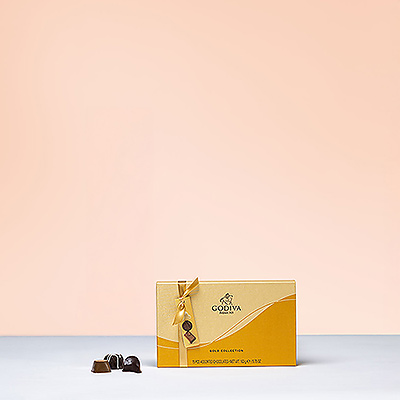 Un cadeau précieux avec une touche glamoureuse d'or qui offre le plaisir sucré d'un délicieux chocolat belge. Cette petite boîte New Gold Collection est remplie de 15 chocolats fins Godiva avec différents fourrages.